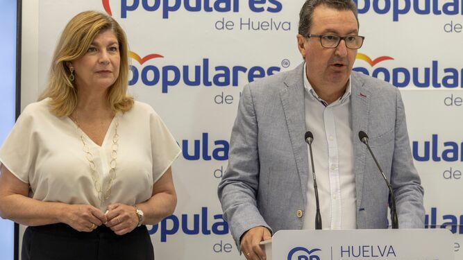 Berta Centeno y Manuel Andrés González, este lunes en rueda de prensa.