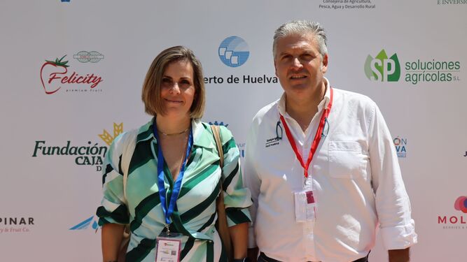 Cristina del Pino y Rubén Ortiz, técnico y comercial de la empresa