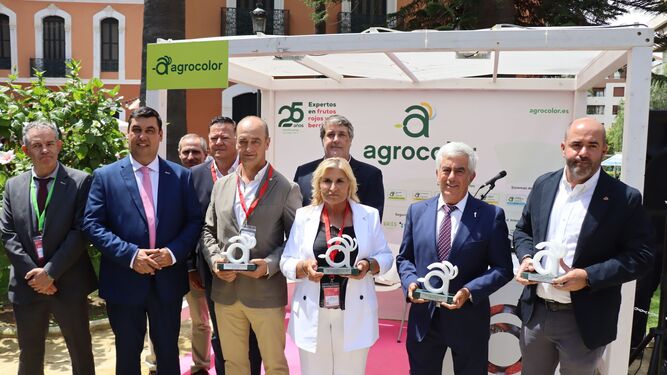 Foto de familia del acto de entrega de premios de Agrocolor