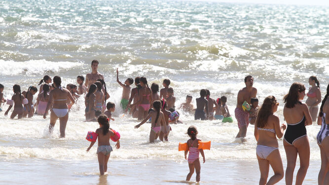 La playa de Huelva con el agua más cálida del verano