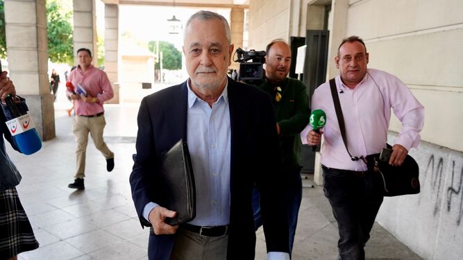 El ex presidente de la Junta, fotografiado recientemente en los juzgados de Sevilla.