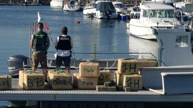 Los fardos de hachís fueron descargados en el Puerto Deportivo de Isla Cristina