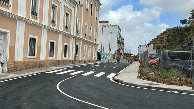 Imagen del nuevo doble carril de la calle Médico Luis Buendía de Huelva.