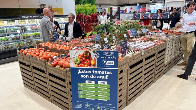 Stands de tomates en Carrefour.