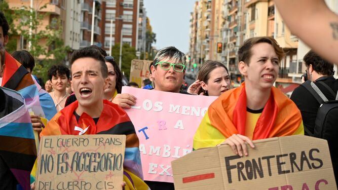 La Marcha del Orgullo LGTBIQ+ inunda de libertad y respeto las calles de Huelva
