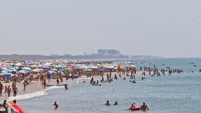La costa de Huelva se llenó de bañistas.