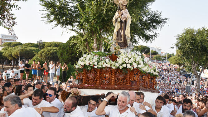 La Virgen del Carmen en su procesión el año pasado.