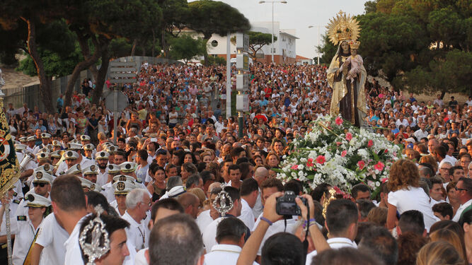 La Virgen del Carmen procesionando por Punta Umbría.