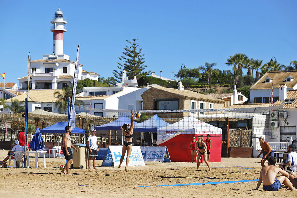 Im&aacute;genes de las playas de Huelva en el s&aacute;bado 15 de agosto