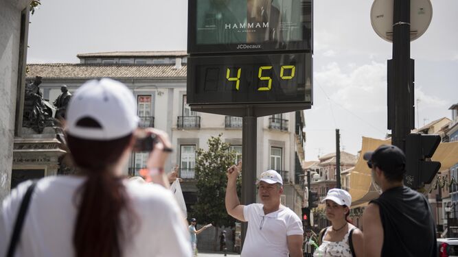 Un termómetro marca 45 grados en Córdoba