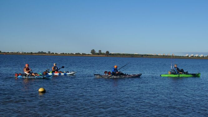 Concurso de pesca en kayak.