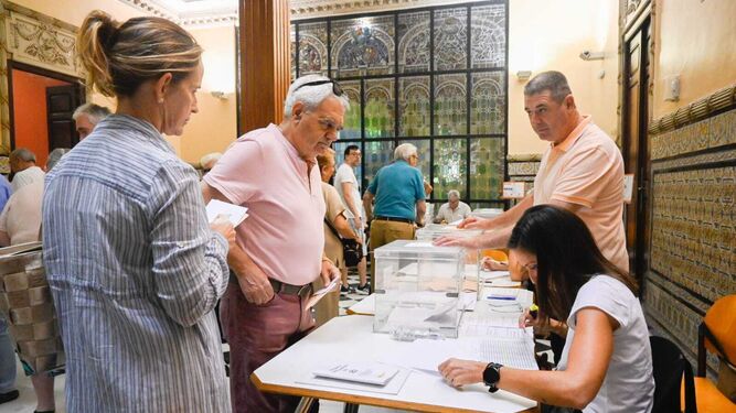 Votantes en Huelva este domingo