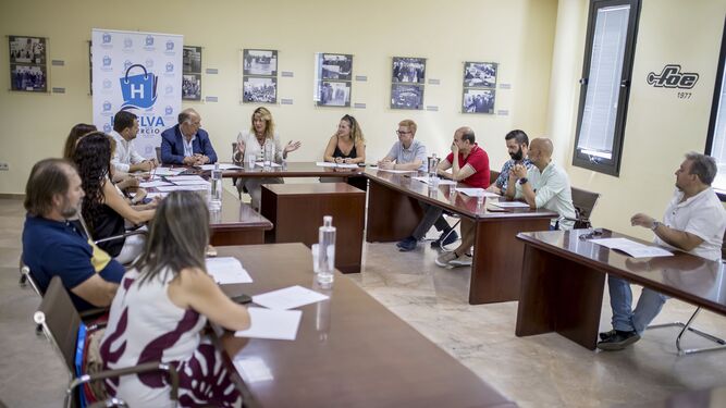 Reunión de la Mesa del Comercio en las instalaciones de la FOE de Huelva