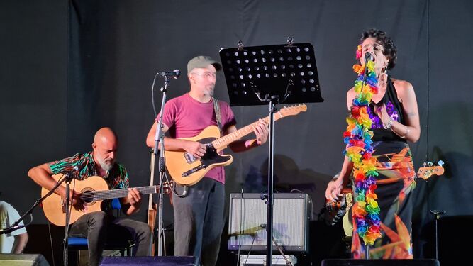 El grupo onubense Urubu en la actuación en el Faro de Moguer