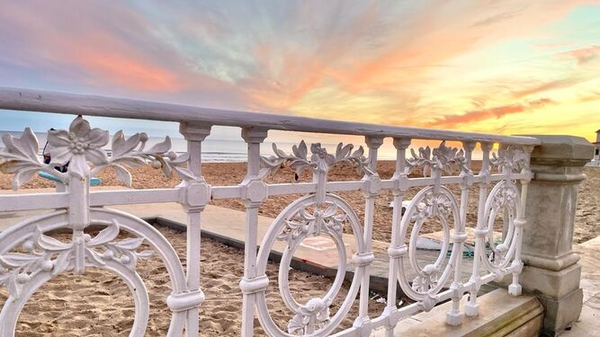 ¿Qué playa de Huelva guarda un trocito de la ciudad de San Sebastián en su paseo?