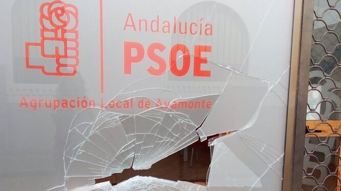 Actos vandálicos contra la sede del PSOE en Ayamonte.