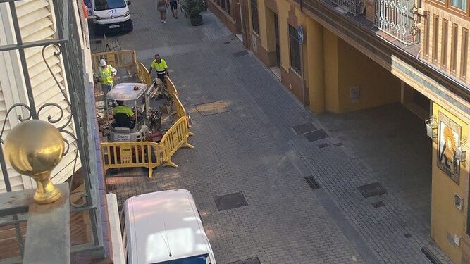 Trabajos de Aguas de Huelva para arreglar una avería en el centro, este fin de semana.