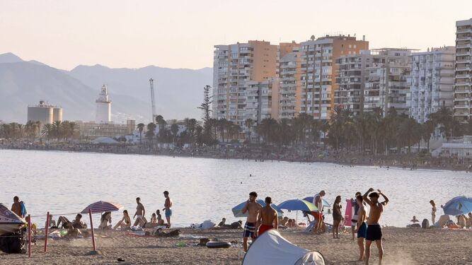 Imagen de una playa en Málaga capital