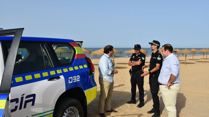 La Policía de Punta Umbría presenta un nuevo todoterreno para patrullar las playas