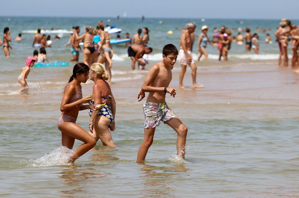 Im&aacute;genes del caluroso fin de semana en las playas de Huelva