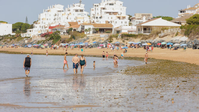 Las playas se Huelva se han ido llenando durante la mañana.