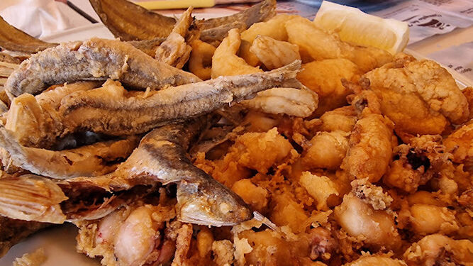 El secreto del pescaito frito de Huelva, al descubierto