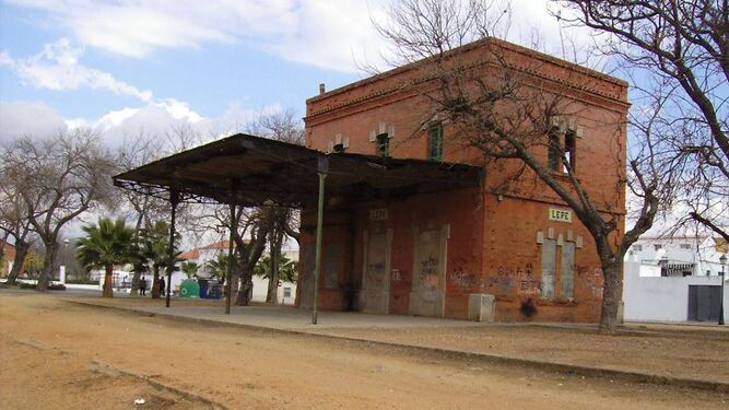 La curiosa cafetería de Huelva que fue una estación de tren en el siglo XX
