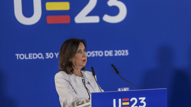 Margarita Robles explica a los medios las conclusiones de la reunión con sus homólogos europeos.