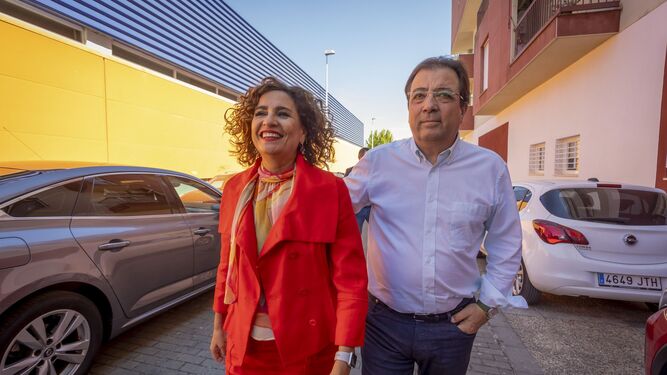 La ministra de Hacienda, María Jesús Montero, junto al preside de Extremadura, Guillermo Fernández Vara.