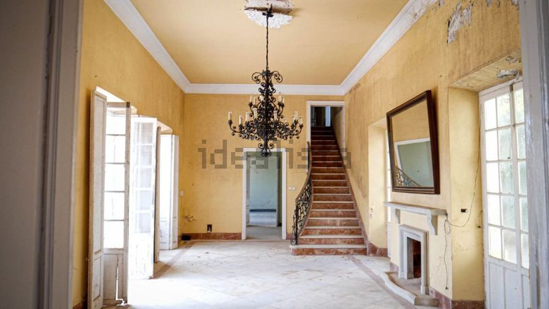 Una casa palaciega abandonada en Ayamonte en venta por casi 2 millones de euros