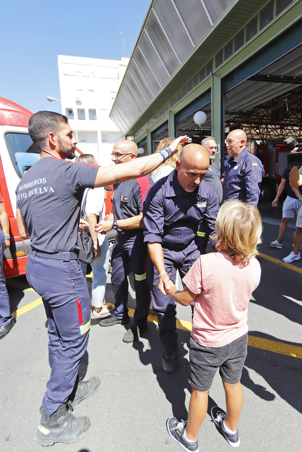Im&aacute;genes del regreso de los bomberos de Huelva tras finalizar las labores de b&uacute;squeda en Marruecos