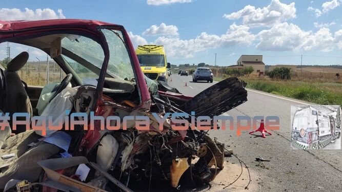 Un terrible accidente de tráfico en Villarrasa deja dos personas heridas