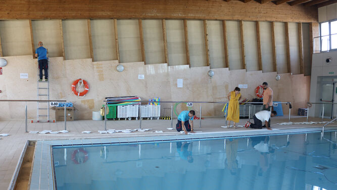 La piscina municipal de Cartaya, en obras.