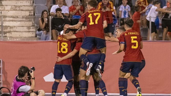 La Selección Española sub 21 celebra un gol en el último partido en Jaén.