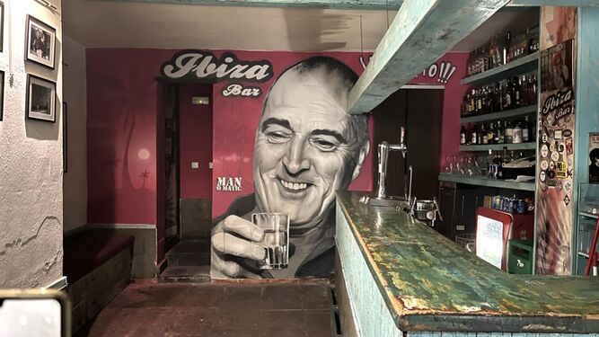 Graffiti en homenaje a 'Tente' en el bar Ibiza de Huelva.
