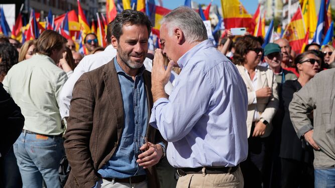 Sémper junto a González Pons en la manifestación de este domingo en Madrid.