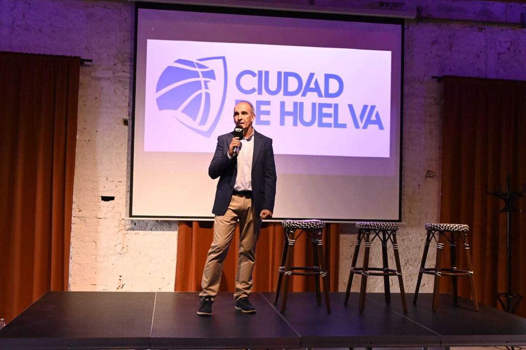 Im&aacute;genes de la presentaci&oacute;n de las equipaciones del Ciudad de Huelva para la temporada 23/24