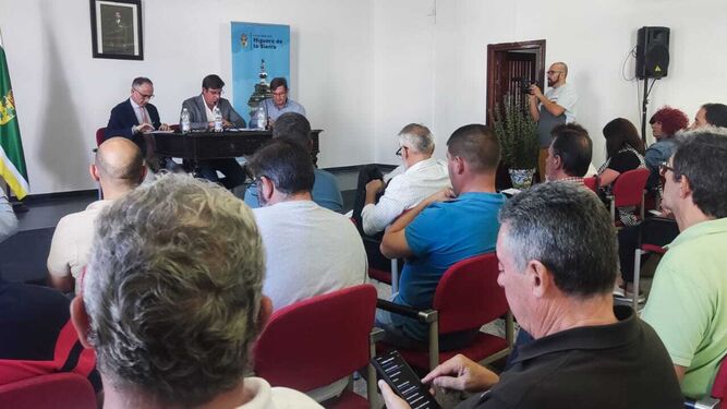 Un momento del Pleno de la Mancomunidad de Servicios de la Provincia de Huelva.