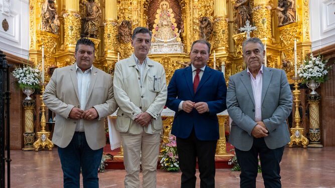 El presidente de la Diputación de Huelva, David Toscano, visita a la Virgen del Rocío.