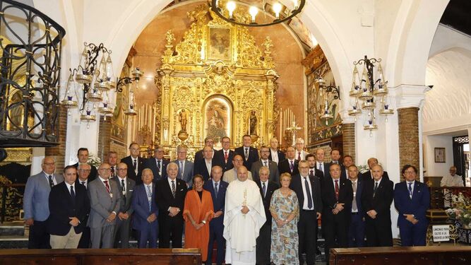 Los hermanos mayores y representantes del Consejo de Hermandades en La Cinta.