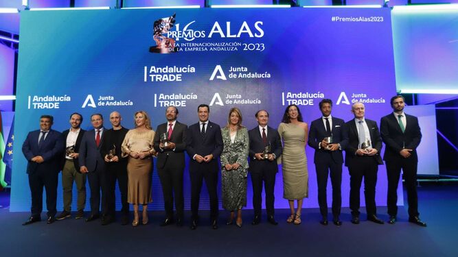 Todos los galardonados en los 16º Premios Alas a la Internacionalización de la Empresa Andaluza, en la Casa Colón.