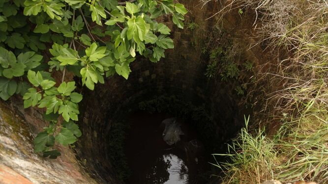 El pozo de Cartaya en cuyo fondo fueron hallados el 16 de abril de 2019 los dos cadáveres con signos de violencia