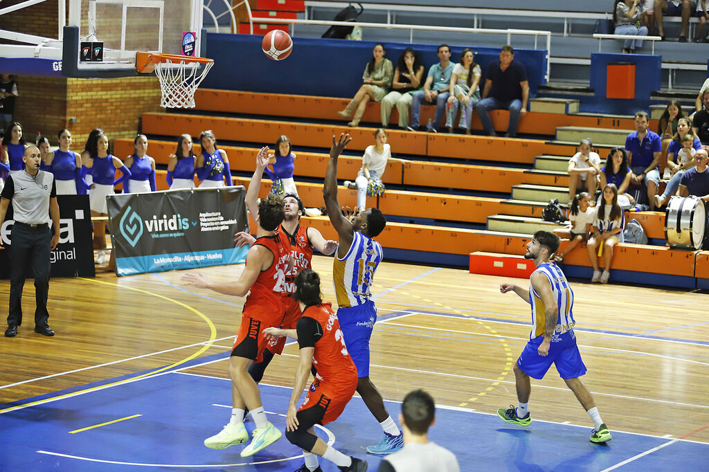 Im&aacute;genes del partido de baloncesto entre el Huelva Comercio Viridis y el Juventud Alcal&aacute;