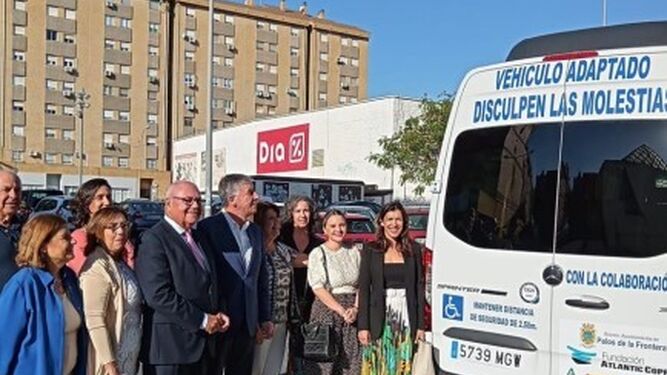 AFA Huelva presenta un nuevo vehículo colectivo adaptado para sus usuarios