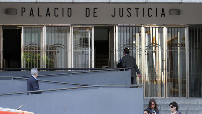 Reducen dos años la pena a un hombre condenado por violar a su mujer en Huelva