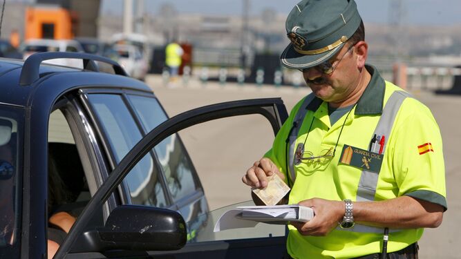 Estas son las infracciones y multas que te pueden poner al volante si vas a viajar desde Huelva este festivo