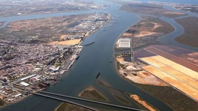 Vista aérea de la ciudad y el Puerto de Huelva