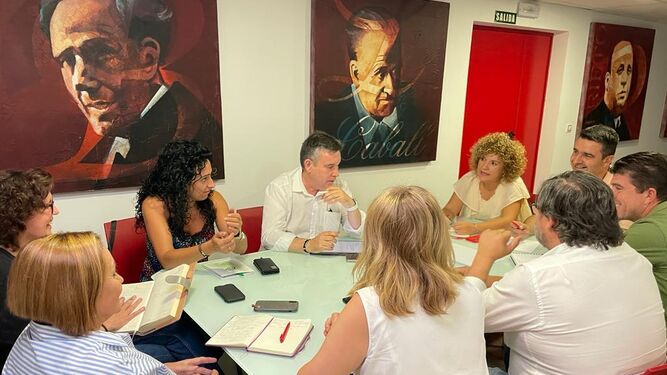 El PSOE, reunido con los sindicatos.