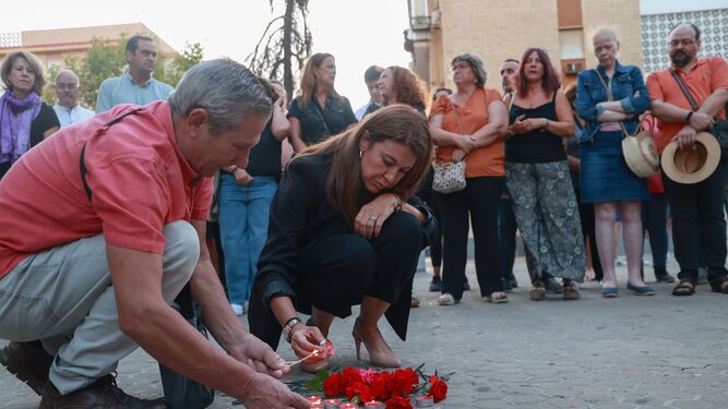 Concentración de repulsa ante el asesinato de una mujer filipina en Sevilla.