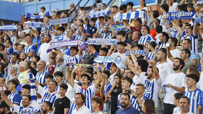 Aficionados del Recre en el partido con el Málaga.